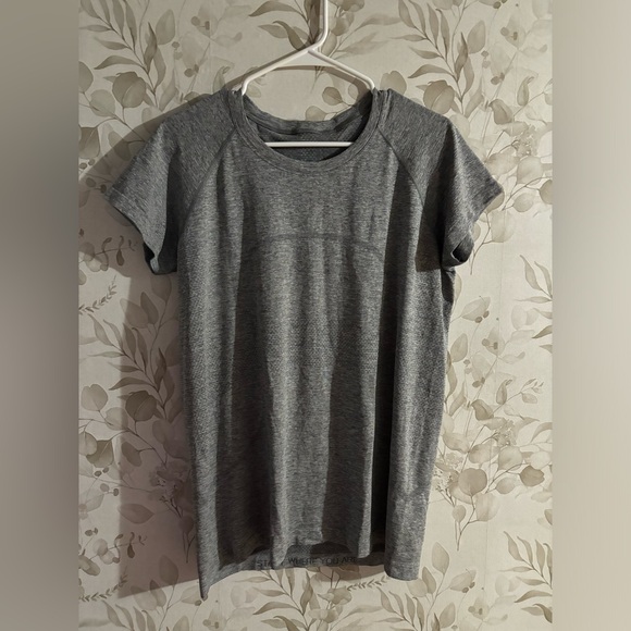 lululemon athletica Tops - Lululemon Grey Swiftly Tech Short Sleeve